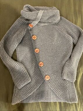 Grecerelle Chunky Gray Knit Button-Up Sweater